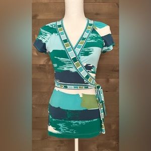 BCBG Max Azria Top Retro Women’s XS green/blue V-neck lightweight short sleeve